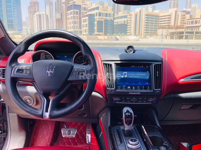 Maserati Levante (Noir), 2019 &agrave; louer &agrave; Duba&iuml;