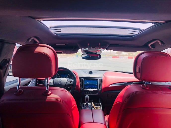 Maserati Levante (Noir), 2019 &agrave; louer &agrave; Duba&iuml;