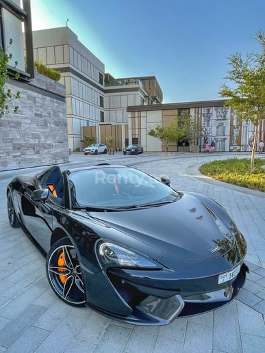 إيجار مكلارين 570S سبايدر (أسود), 2018 في دبي
