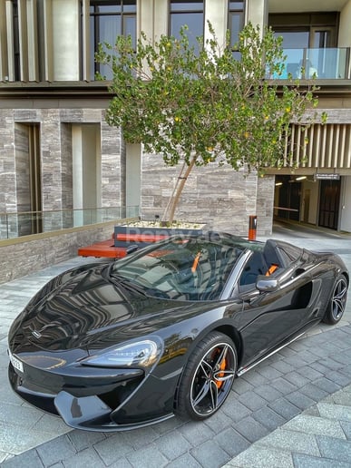 إيجار مكلارين 570S سبايدر (أسود), 2018 في دبي