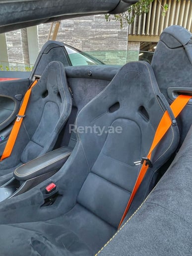إيجار مكلارين 570S سبايدر (أسود), 2018 في دبي