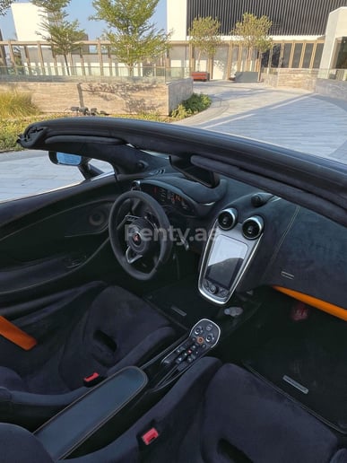 إيجار مكلارين 570S سبايدر (أسود), 2018 في دبي