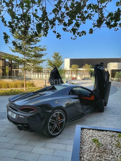 إيجار مكلارين 570S سبايدر (أسود), 2018 في دبي