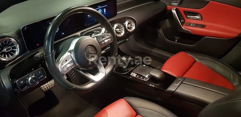 Dubai'de kiralık Mercedes A250 Serisi (Siyah), 2020