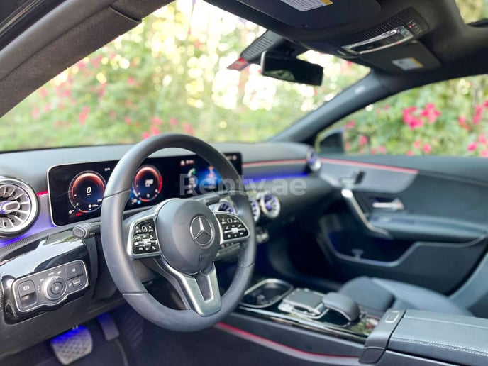 Mercedes A-Klasse (Schwarz), 2020  zur Miete in Dubai