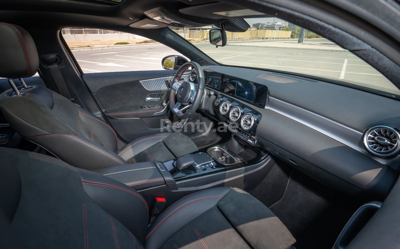Mercedes A220 (Negro), 2021 para alquiler en Abu Dhabi