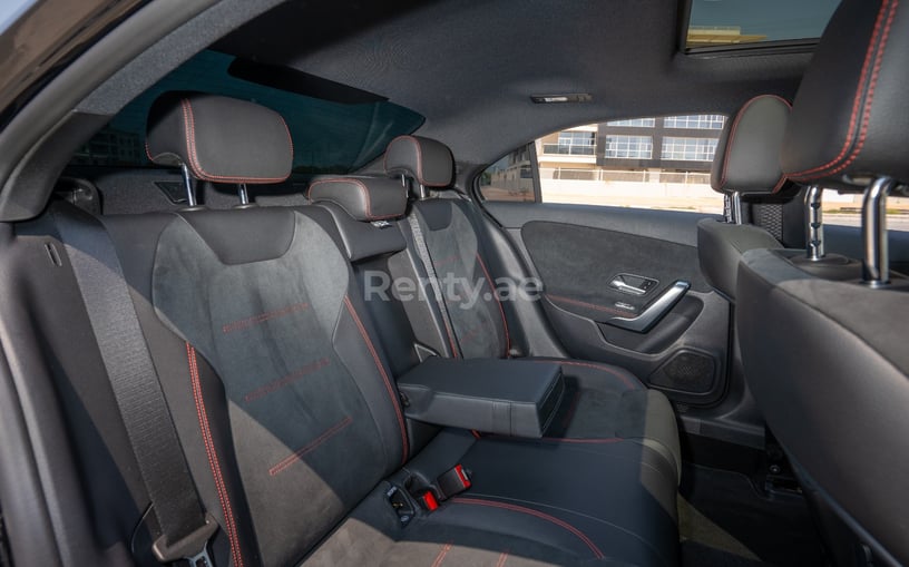 Mercedes A220 (Negro), 2021 para alquiler en Abu Dhabi