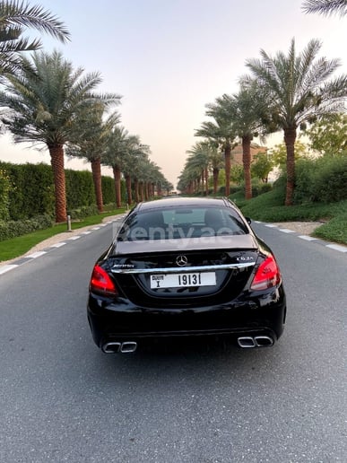 Mercedes Classe C (Noir), 2018 &agrave; louer &agrave; Duba&iuml;