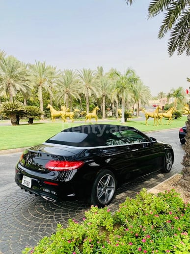 Mercedes C Class (Nero), 2018 in affitto a Dubai