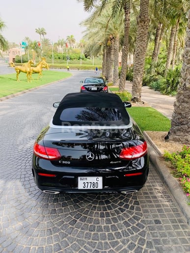 Mercedes C Class (Nero), 2018 in affitto a Dubai