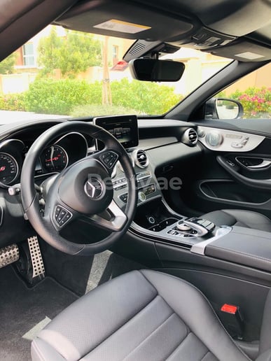Mercedes C Class (Nero), 2018 in affitto a Dubai