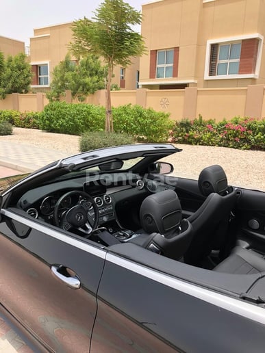 Mercedes C Class (Nero), 2018 in affitto a Dubai