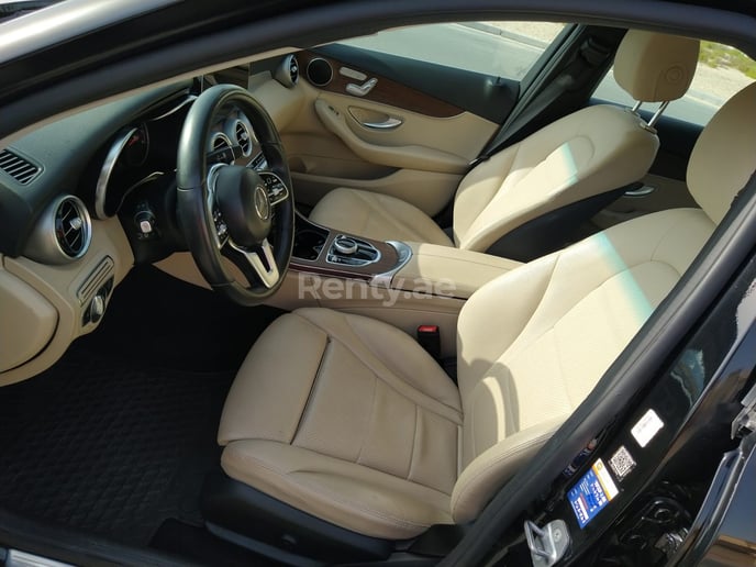 إيجار مرسيدس C300 كلاس (أسود), 2020 في دبي