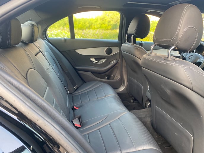 在迪拜 租 梅赛德斯 C300 with C63 Black Edition Bodykit (黑色), 2018