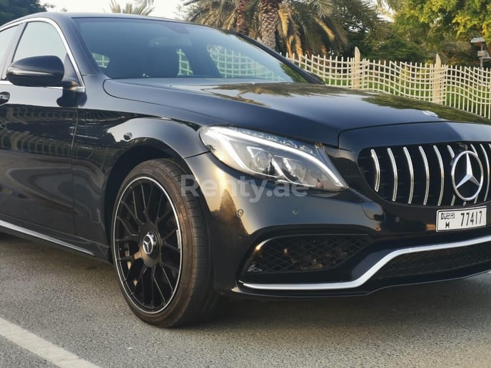 Dubai'de kiralık Mercedes C63 AMG specs (Siyah), 2018