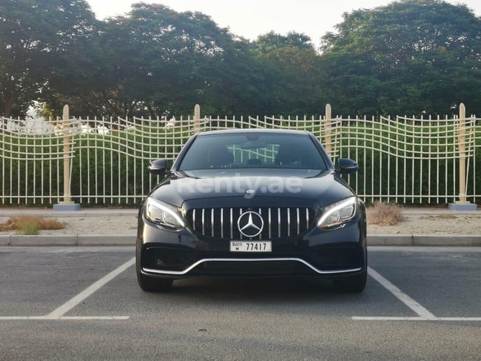 Dubai'de kiralık Mercedes C63 AMG specs (Siyah), 2018