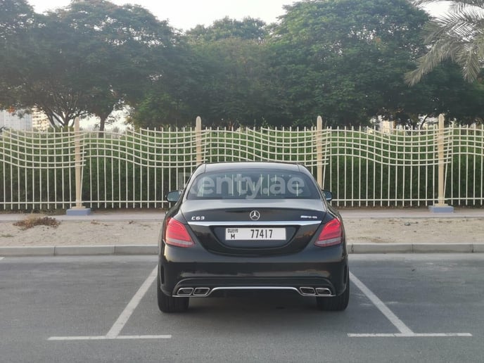 Dubai'de kiralık Mercedes C63 AMG specs (Siyah), 2018