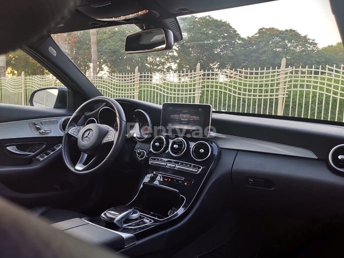 Dubai'de kiralık Mercedes C63 AMG specs (Siyah), 2018