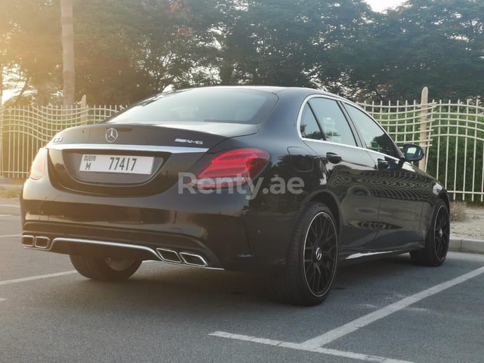 Dubai'de kiralık Mercedes C63 AMG specs (Siyah), 2018