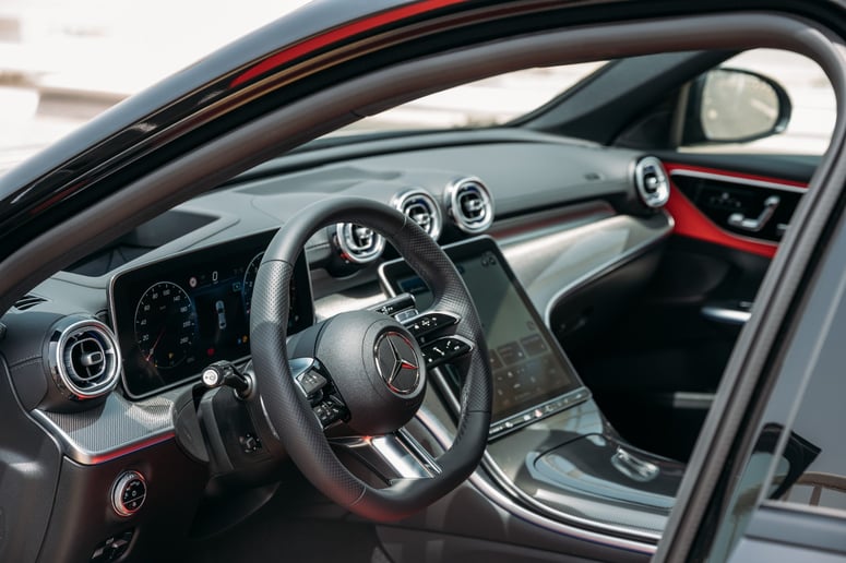 Mercedes C200 (Negro), 2023 para alquiler en Sharjah