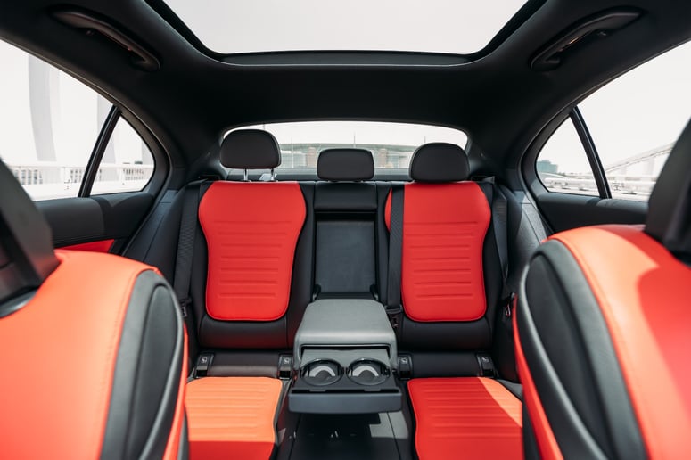 Mercedes C200 (Negro), 2023 para alquiler en Sharjah