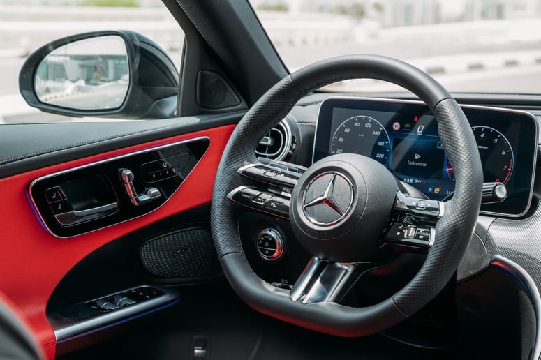Mercedes C200 (Negro), 2023 para alquiler en Sharjah