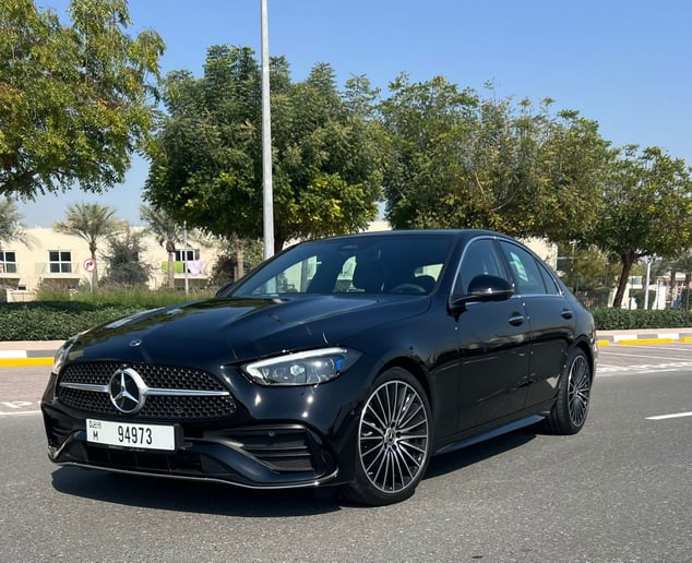 Mercedes C200 (Schwarz), 2024  zur Miete in Dubai