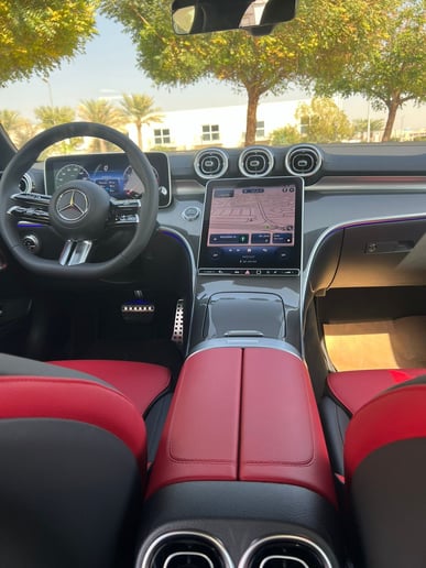 Mercedes C200 (Schwarz), 2024  zur Miete in Dubai