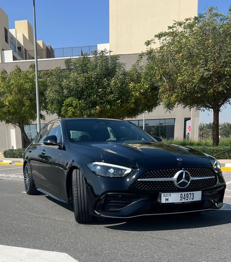 Mercedes C200 (Schwarz), 2024  zur Miete in Dubai