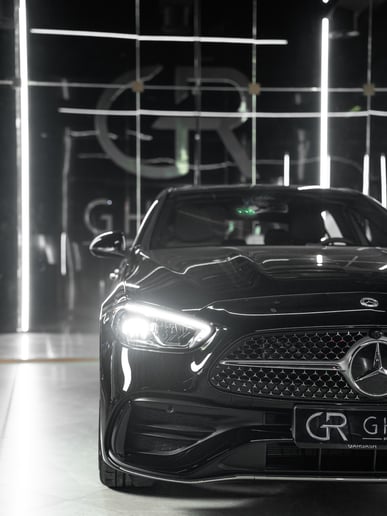 Dubai'de kiralık Mercedes C200 (Siyah), 2025