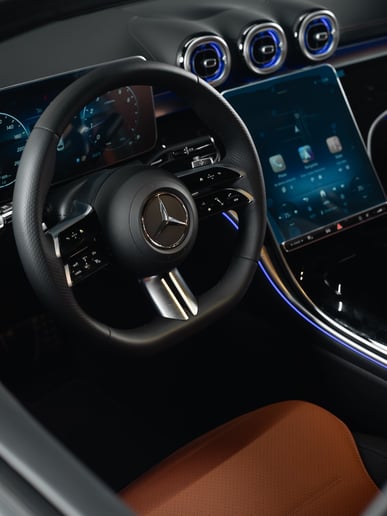 Dubai'de kiralık Mercedes C200 (Siyah), 2025