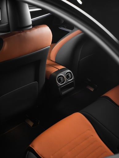 Dubai'de kiralık Mercedes C200 (Siyah), 2025