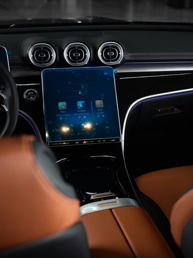 Dubai'de kiralık Mercedes C200 (Siyah), 2025
