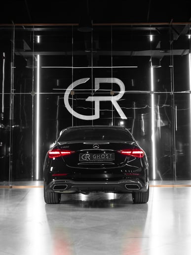 Dubai'de kiralık Mercedes C200 (Siyah), 2025