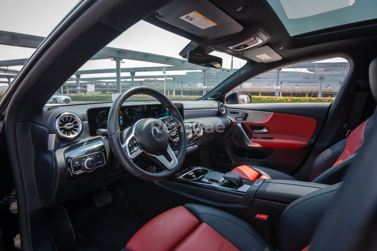 在阿布扎比 租 梅赛德斯CLA250 with 45kit (黑色), 2021