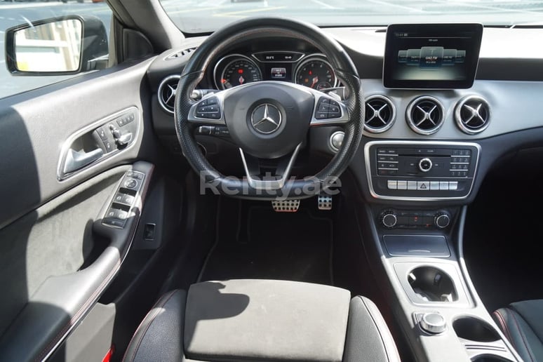 Mercedes CLA (Noir), 2018 &agrave; louer &agrave; Sharjah