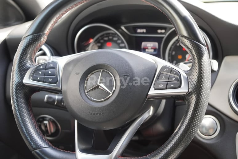 Mercedes CLA (Noir), 2018 &agrave; louer &agrave; Sharjah