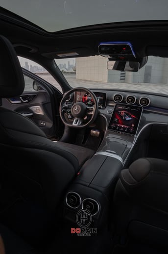 在阿布扎比 租 梅赛德斯-奔驰 C63S AMG (黑色), 2024