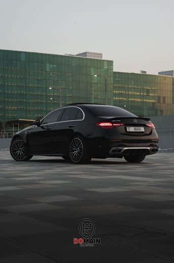 在阿布扎比 租 梅赛德斯-奔驰 C63S AMG (黑色), 2024