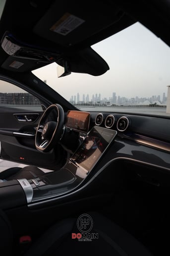 在阿布扎比 租 梅赛德斯-奔驰 C63S AMG (黑色), 2024