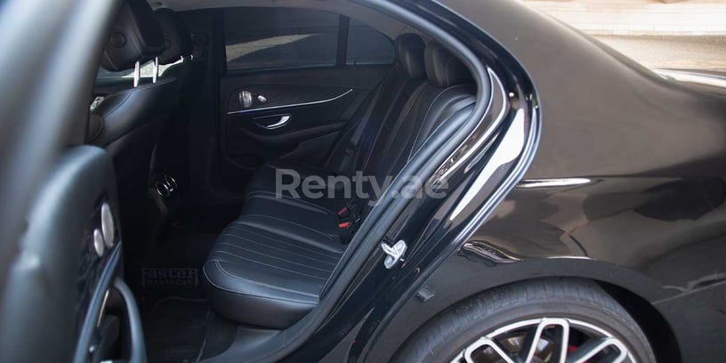 Mercedes Classe E (Noir), 2018 &agrave; louer &agrave; Duba&iuml;