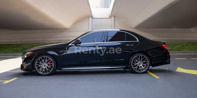 Mercedes Classe E (Noir), 2018 &agrave; louer &agrave; Duba&iuml;