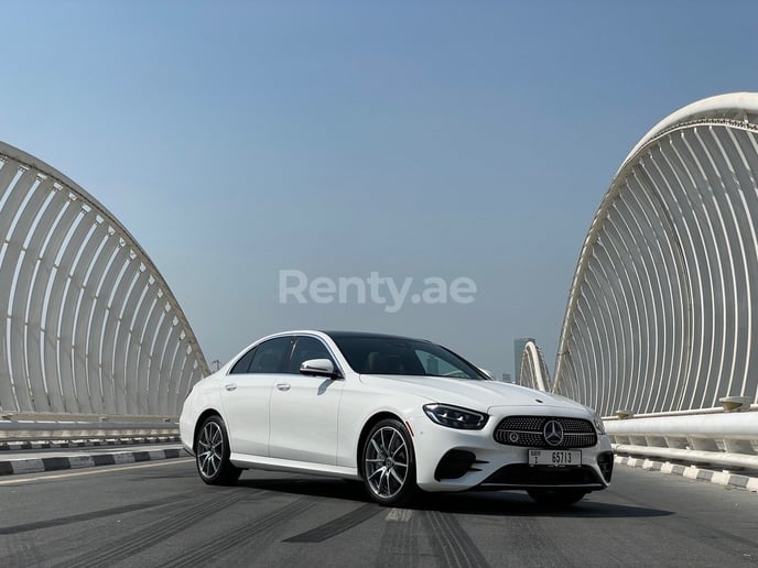 Mercedes E-Klasse (Wei&szlig;), 2021  zur Miete in Dubai