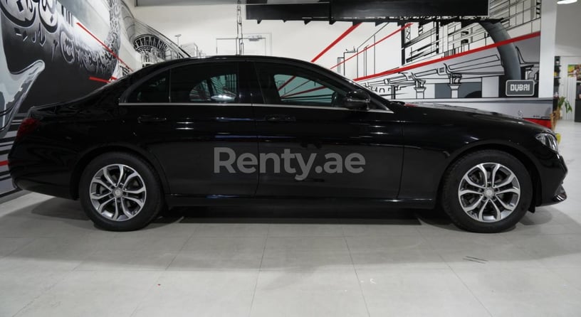 在迪拜 租 梅赛德斯 E 200 (黑色), 2019