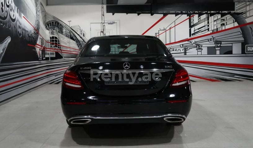在迪拜 租 梅赛德斯 E 200 (黑色), 2019