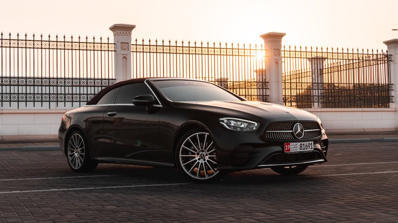 Mercedes E200 (Черный), 2023 для аренды в Абу-Даби