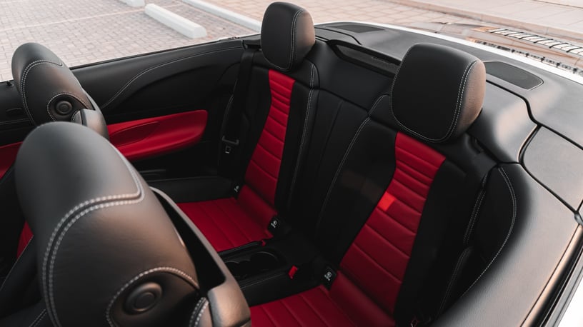 Mercedes E200 (Черный), 2023 для аренды в Абу-Даби