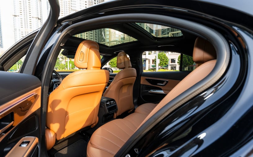 Mercedes E200 (Zwart), 2025 te huur in Ras Al Khaimah