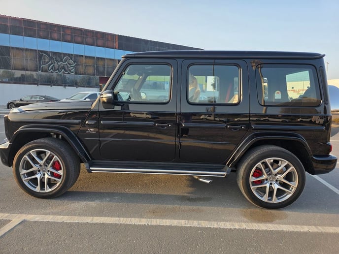 梅赛德斯 G63 AMG (黑色), 2025 - 沙迦租赁报价