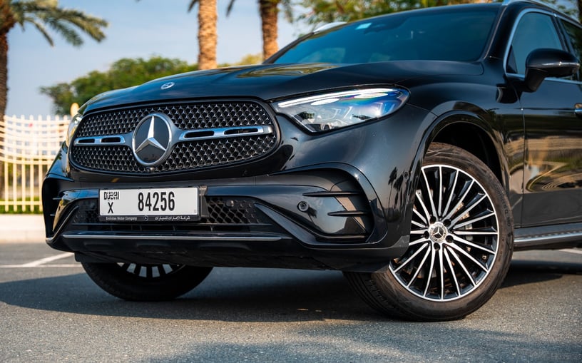 Mercedes GLC 200 SUV (Zwart), 2024 te huur in Sharjah